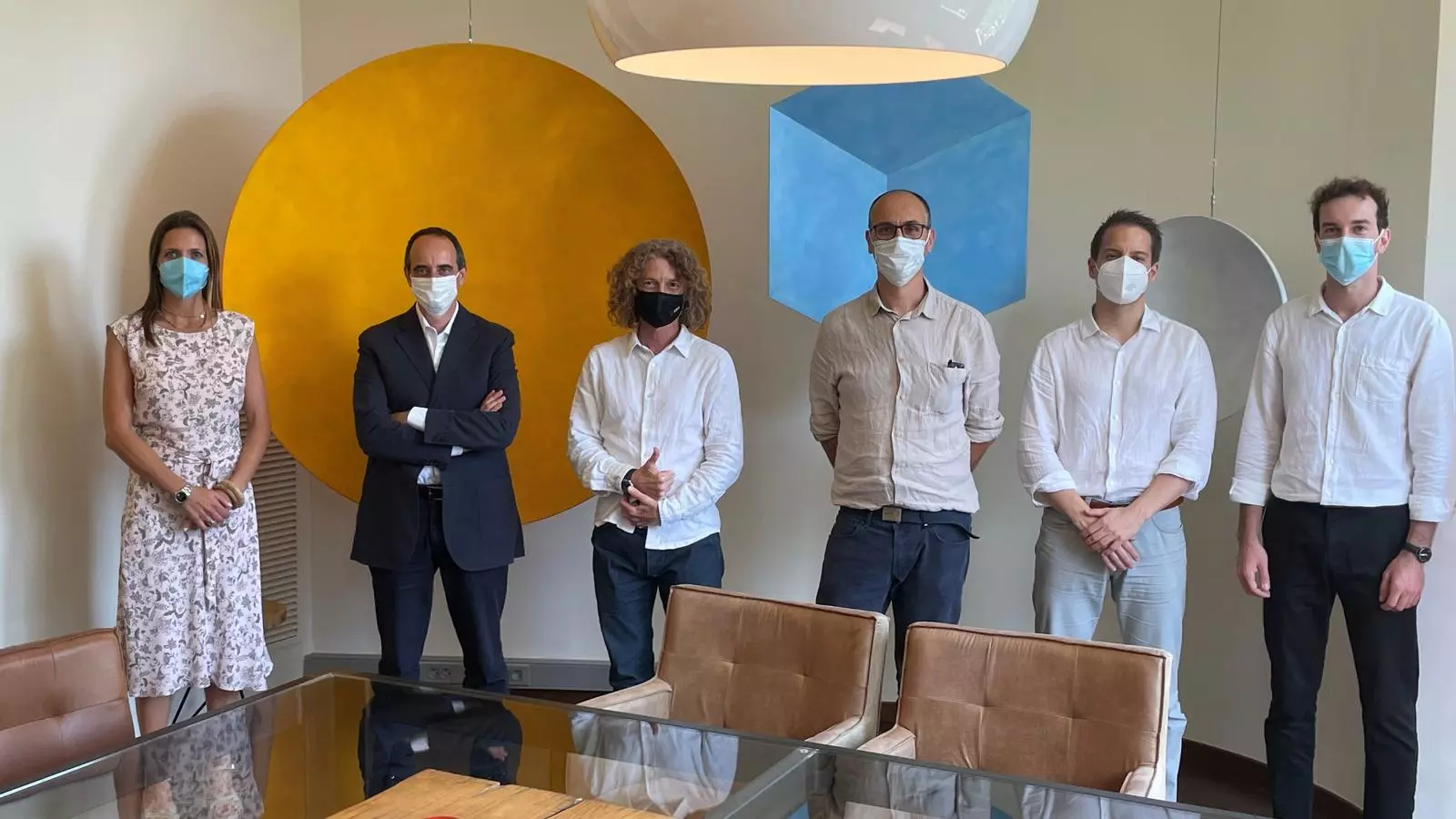 L'equip de Nuage Therapeutics amb la sòcia fundadora d'Asabys, Clara Campàs.