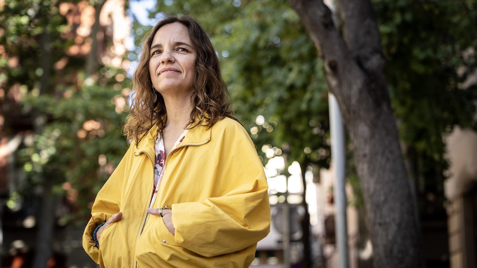 The writer Mar Márquez, who has just published the novel Amat Amat, photographed in the Sant Antoni neighborhood of Barcelona.