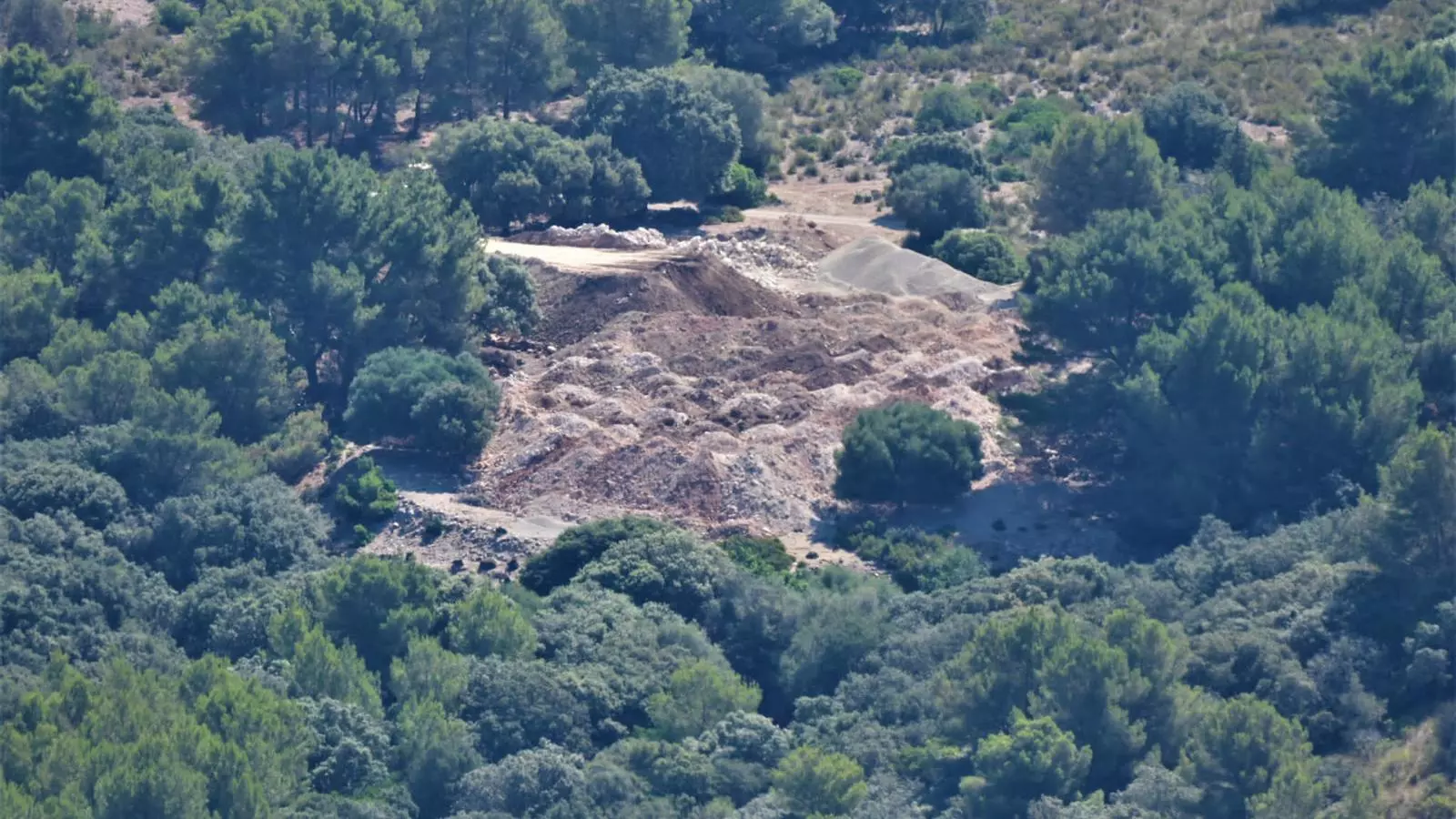 Un dels abocaments de runes a Formentor.
