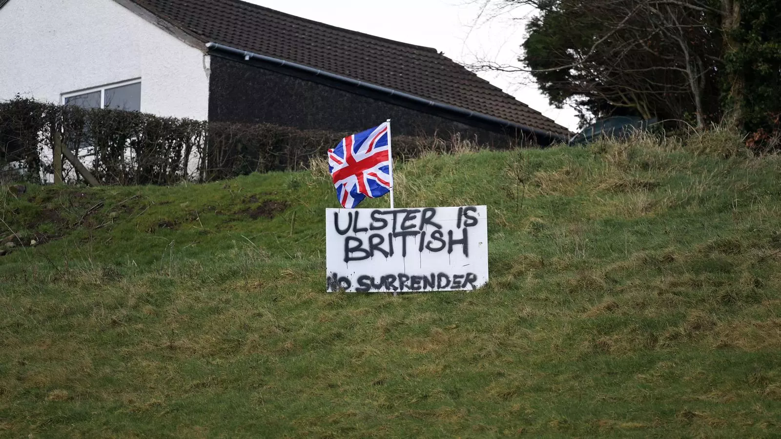 Pancarta apareguda a les rodalies del port de Larne, a Irlanda del Nord, en protesta dels controls duaners entre la Gran Bretanya i Irlanda del Nord
