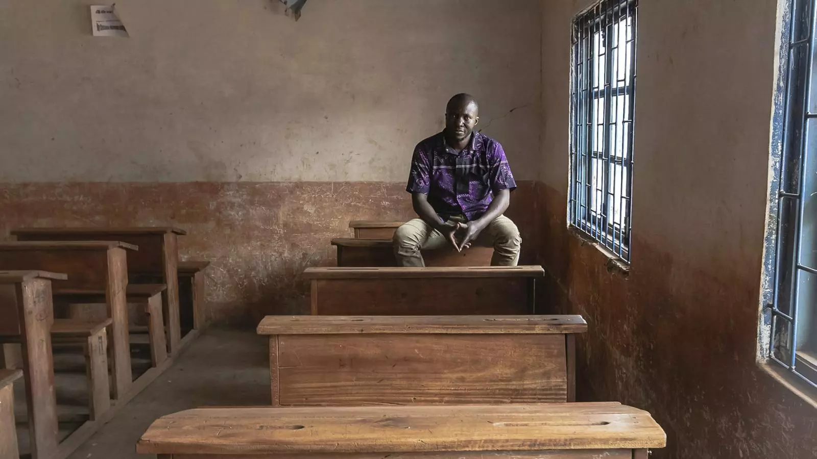 El Lucien era un activista congolès que al juliol va visitar Bukavu per primera vegada des que s’havia refugiat. Abans de tornar a Uganda va recórrer alguns espais de la seva infància, com la seva antiga escola primària.