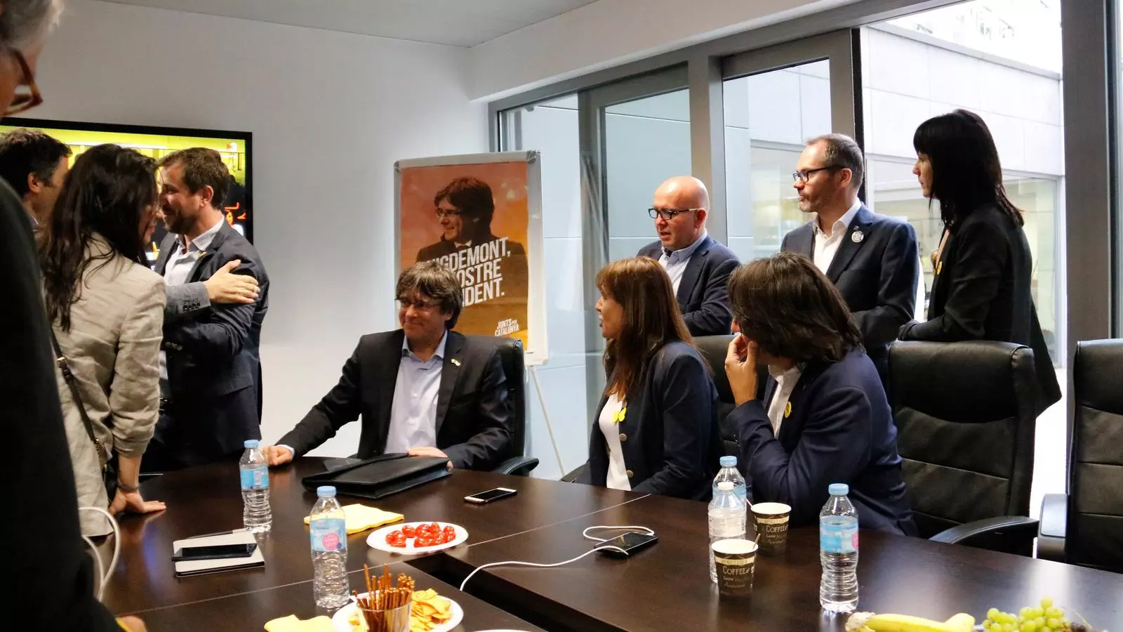 Independents de JxCat s'agrupen per demanar la reversió del pacte amb el PSC a la Diputació i el no a Pedro Sánchez
