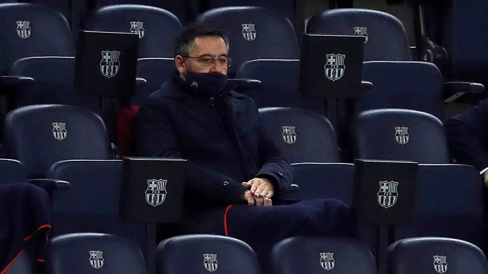 Josep Maria Bartomeu, a la llotja del Camp Nou.