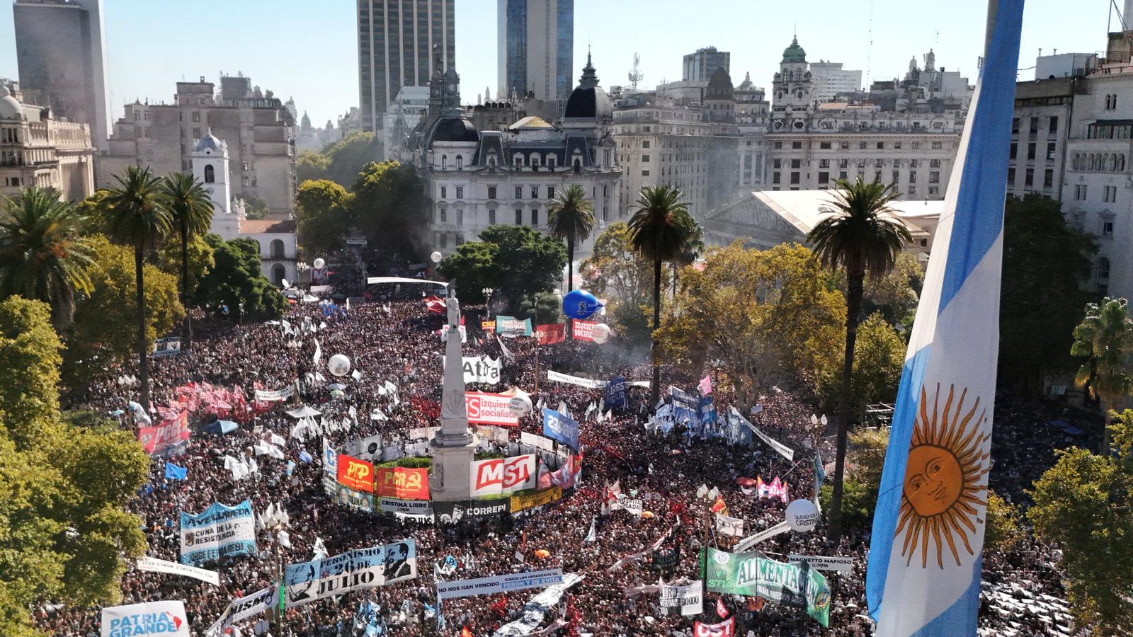 The demonstration of Tuesday in Plaza de Mayo, in Buenos Aires, Argentina, from a bird's-eye view.