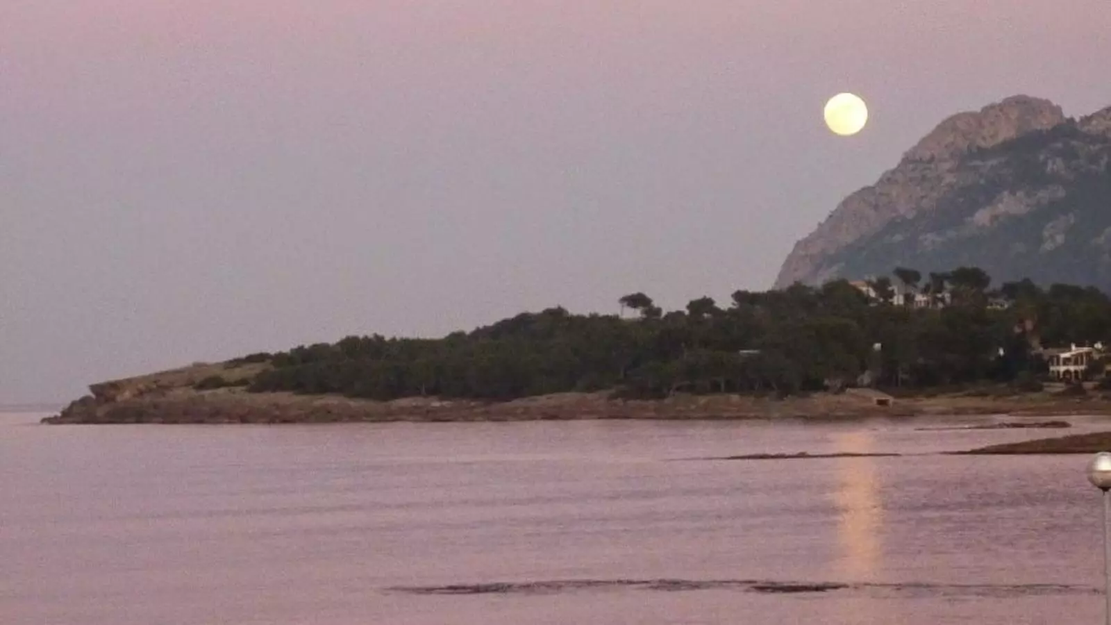 Lluna plena a Es Barcarès / Bernat Picó (Alcúdia)