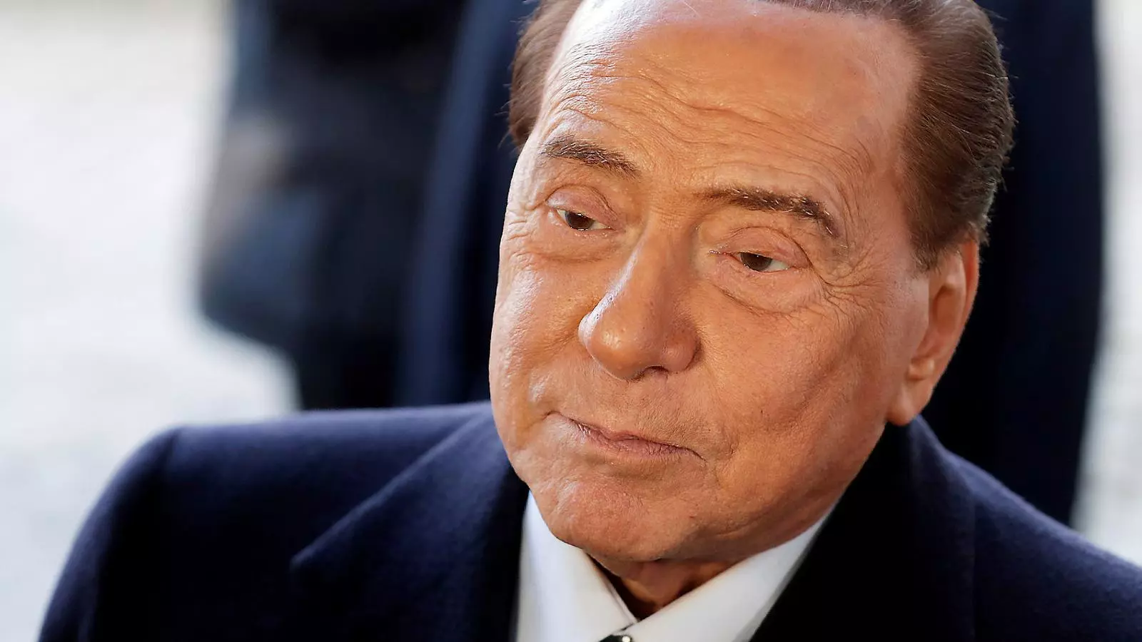 Berlusconi ja no amaga el seu nou i jove amor Gent