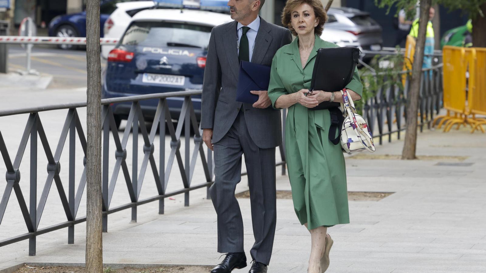 La abogada María Dolores Márquez de Prado con su cliente Julio Martínez Martínez