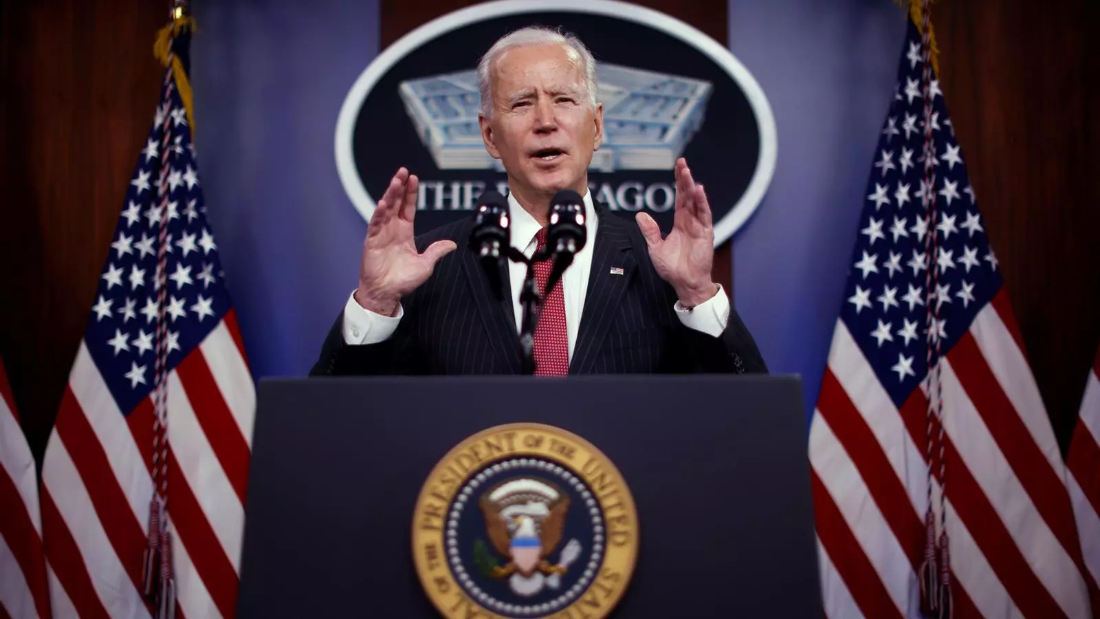 Joe Biden parla durant una visita al Pentàgon el 19 de febrer.