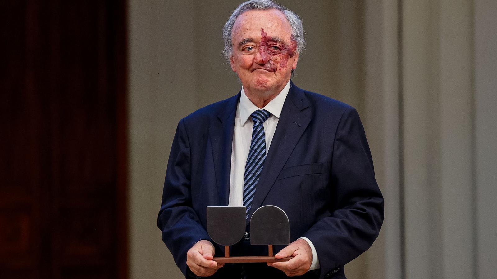 El bioquímico Mariano Barbacid después de recibir uno de los galardones en la IV edición de los Premios Valor Añadido en la Fundación BBVA de Madrid.