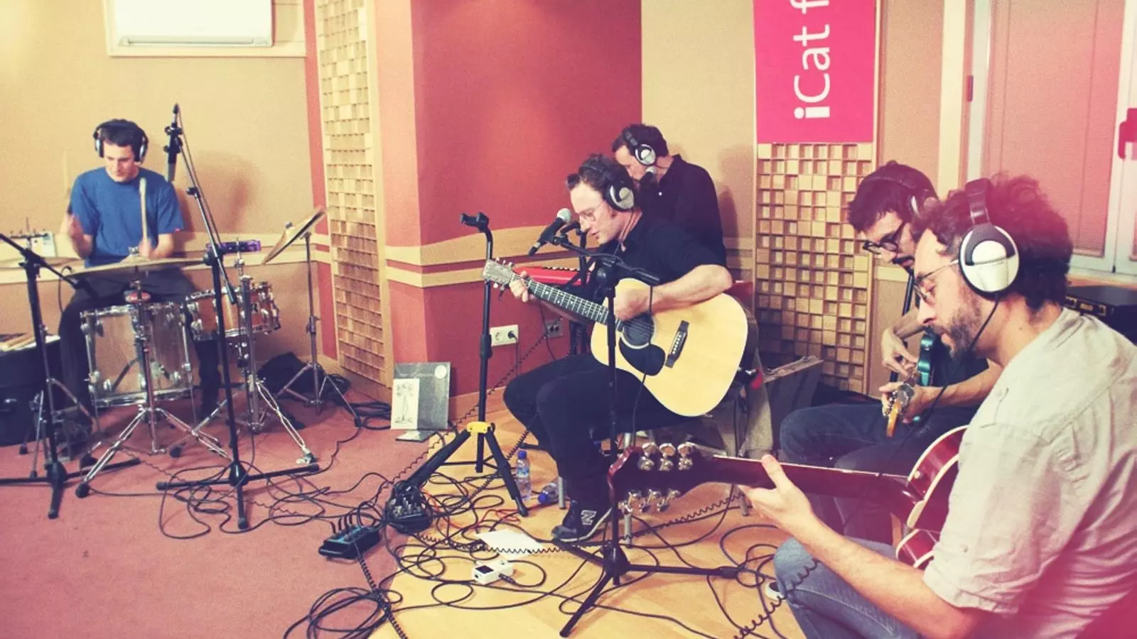 El grup Mishima en una actuació enregistrada en directe a iCat i emesa al programa Cabaret elèctric .