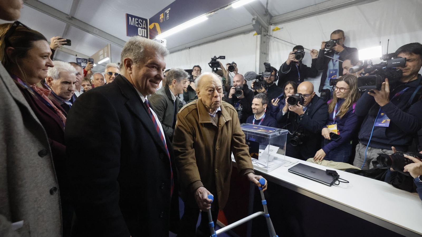 El expresidente de la Generalitat Jordi Pujol, durante la jornada de elecciones al Barça, una de sus últimas apariciones públicas.