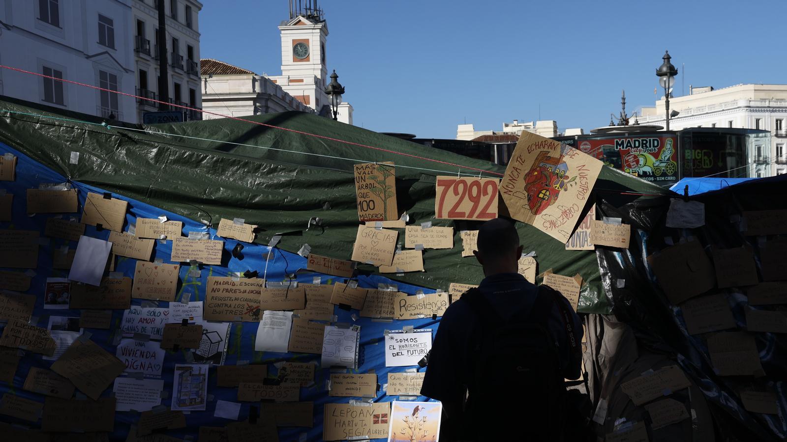 The encampment for housing at the Puerta del Sol in Madrid has been resisting for almost twenty days.