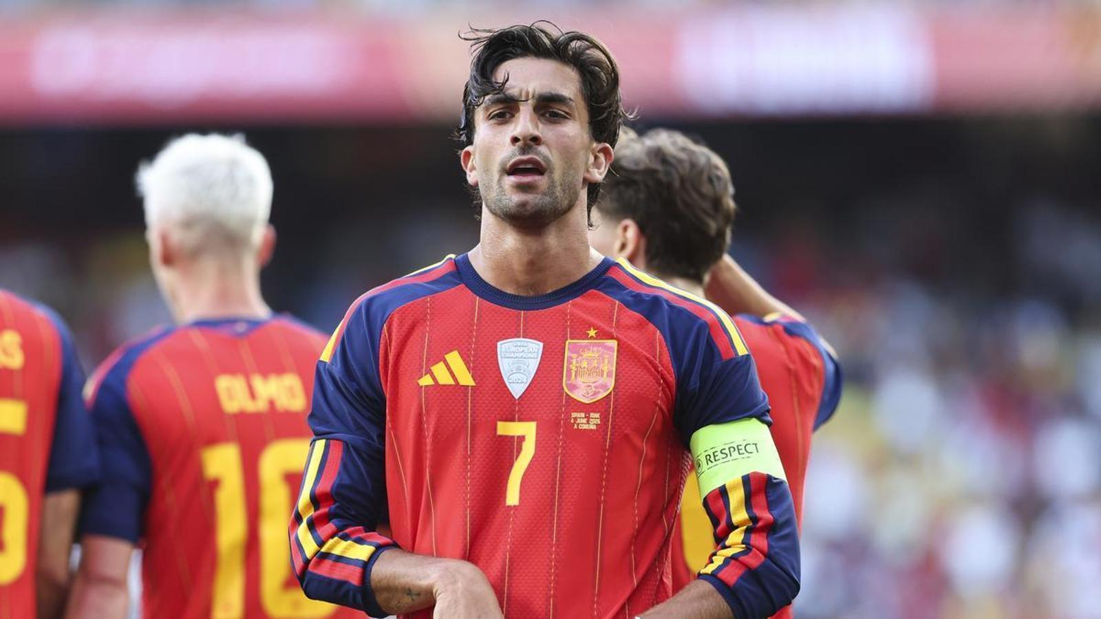 Ferran Torres celebrates his goal with the Spanish national team against Iraq