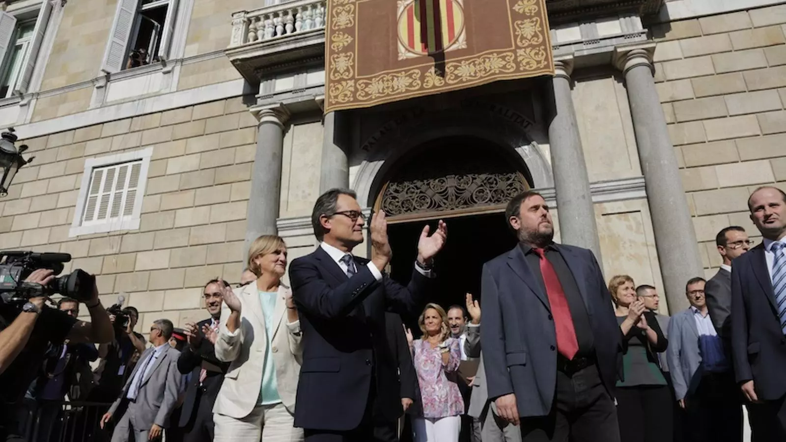 El president Artur Mas després de signar el decret de convocatòria del referèndum. / CRISTINA CALDERER