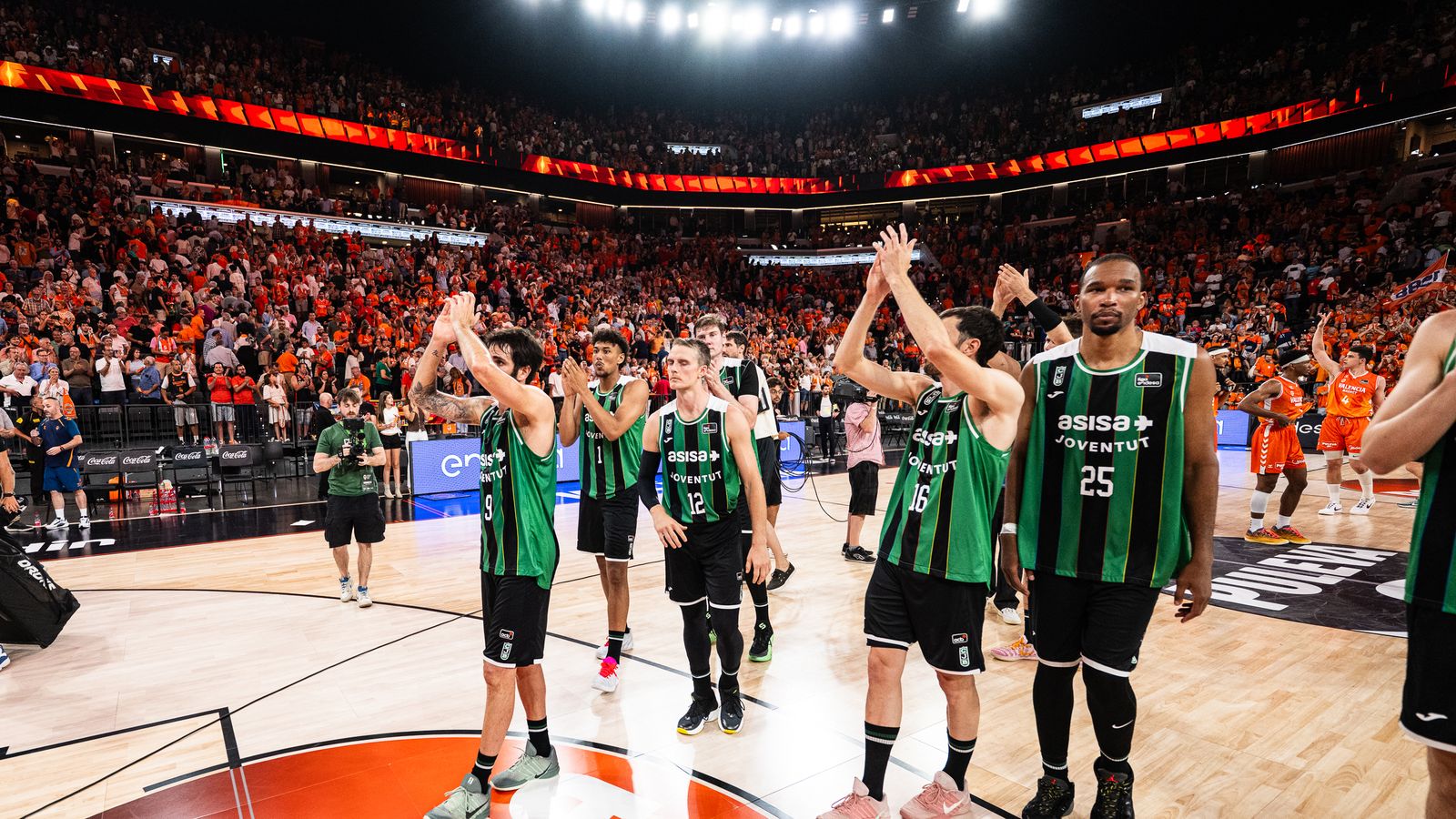 Los jugadores del Asisa Joventut, después del partido.