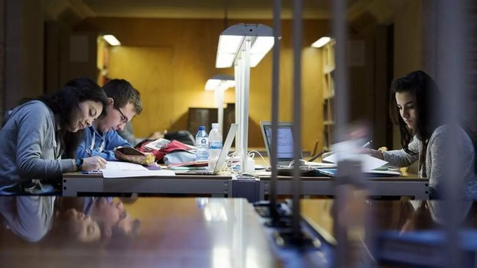 Alumnes de la Universitat Pompeu Fabra (UPF) en una imatge d'arxiu