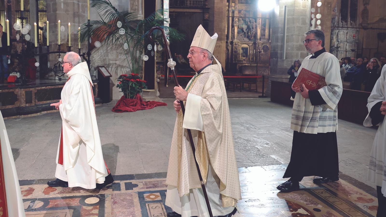The bishop of Mallorca at the Cathedral on the day of Matins.
