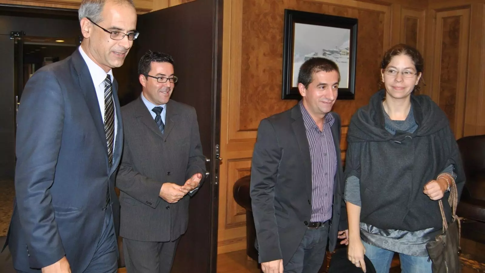 Toni Martí, José manuel Da Silva, José Luis carvalho i Patrícia Baragnaça abans de començar al reunió aqeust dilluns a la tarda al despatx del cap de Govern.