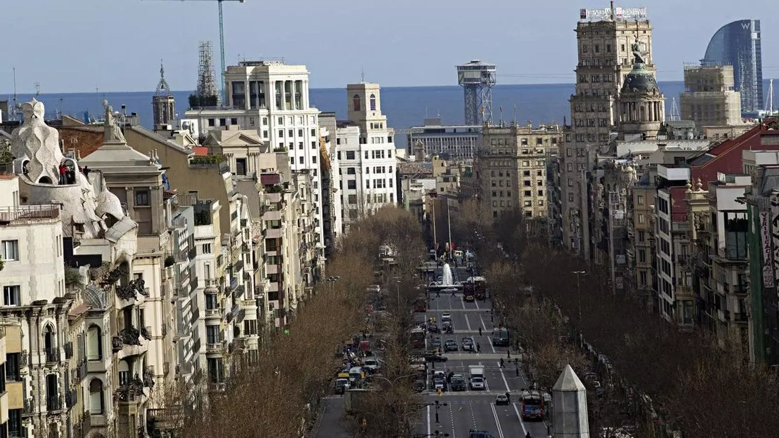 Passeig de Gràcia de Barcelona vist de la terrassa de l'hotel Casa Fuster
