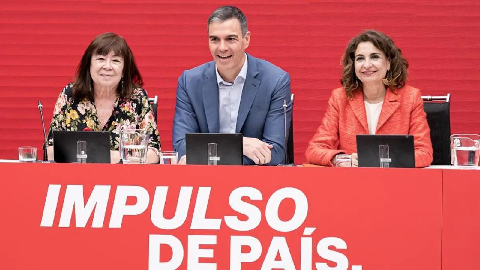 Cristina Narbona, Pedro Sánchez y María Jesús Montero, durante la reunión del Comité Federal del PSOE en el año 2024.