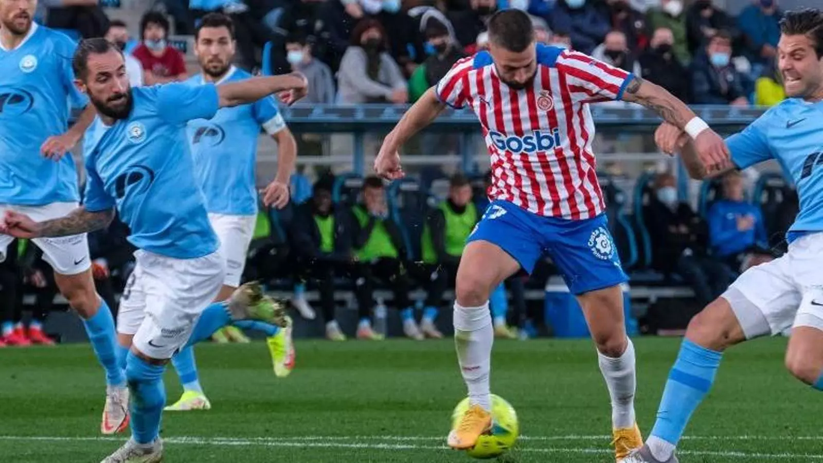 David Juncà, intentant una jugada personal