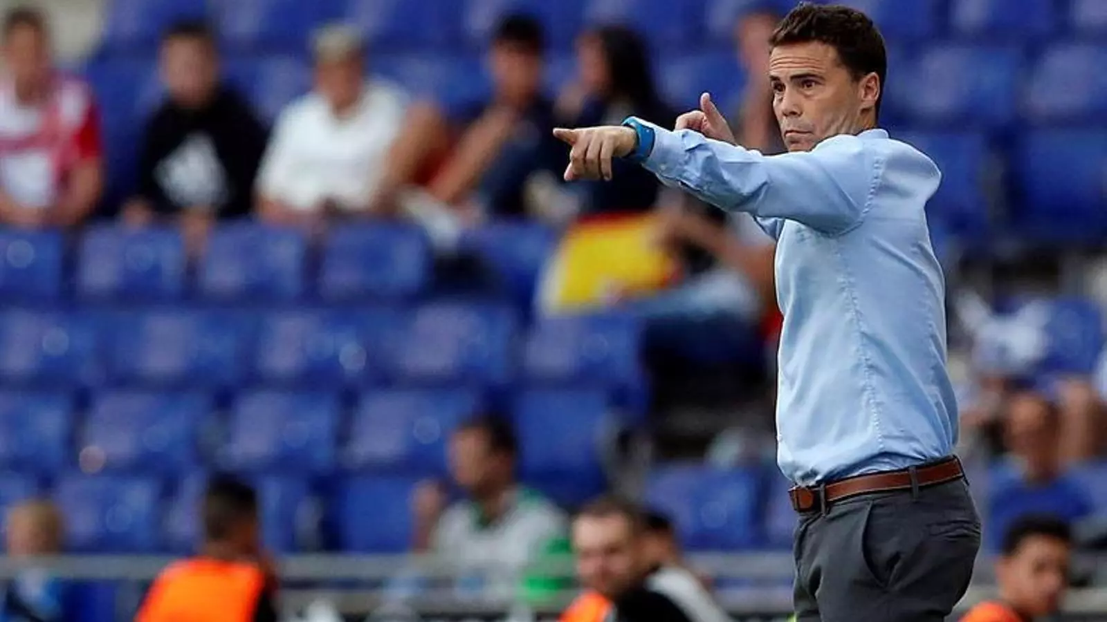 Rubi dona indicacions en el partit contra el Vila-real