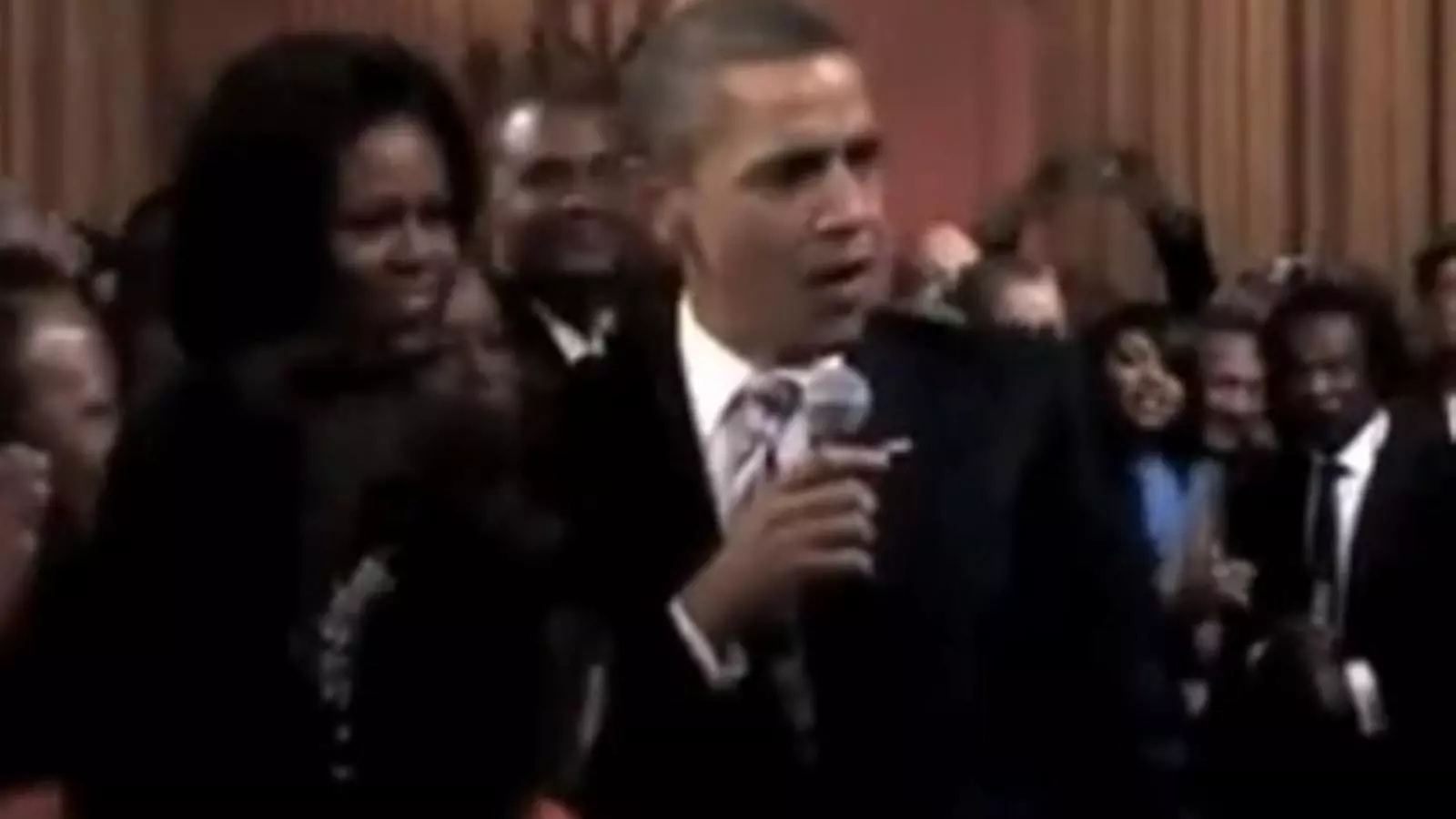 Obama canta 'Sweet Home Chicago' a la Casa Blanca