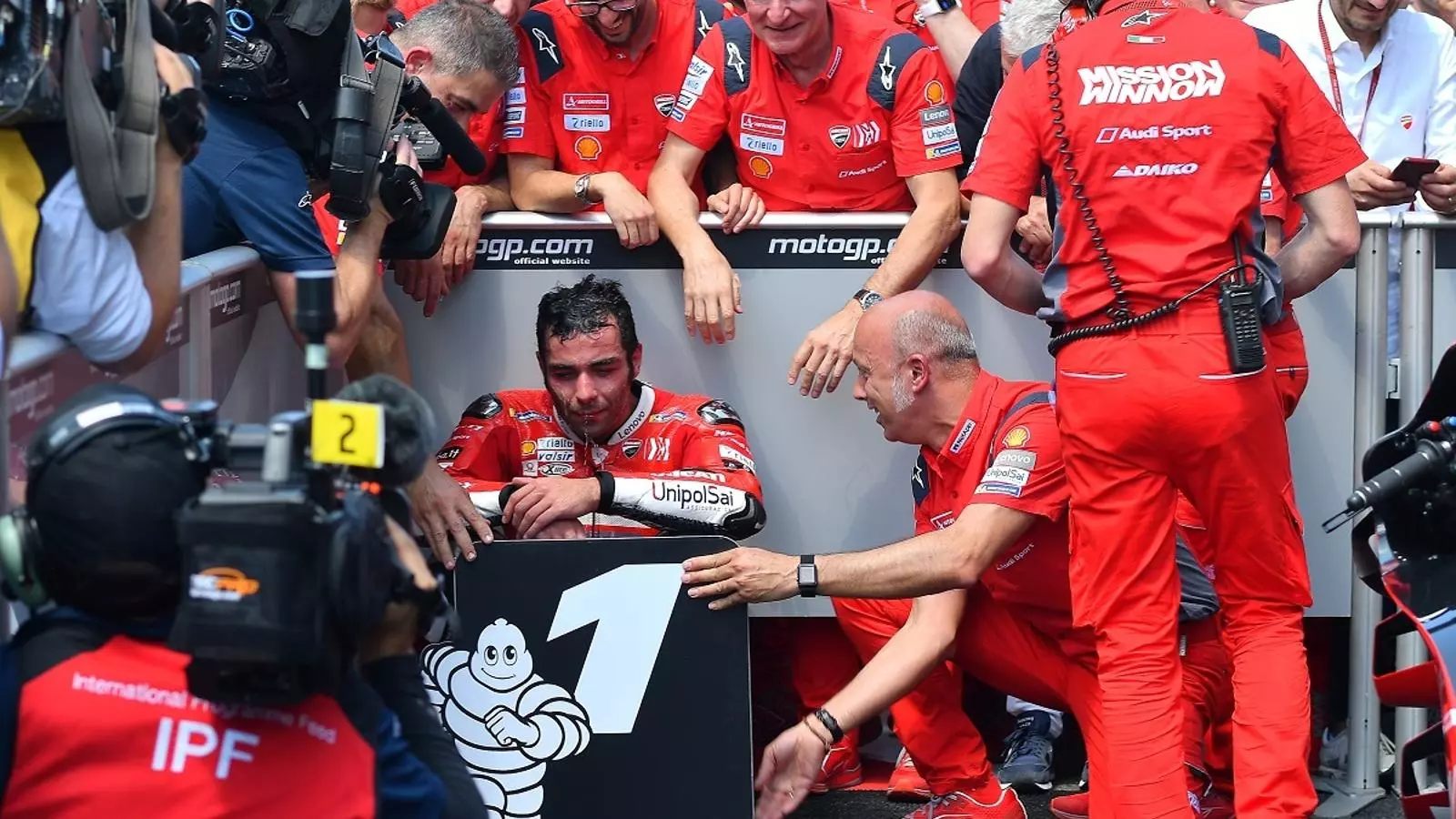 Danilo Petrucci, emocionat després de guanyar la seva primera cursa