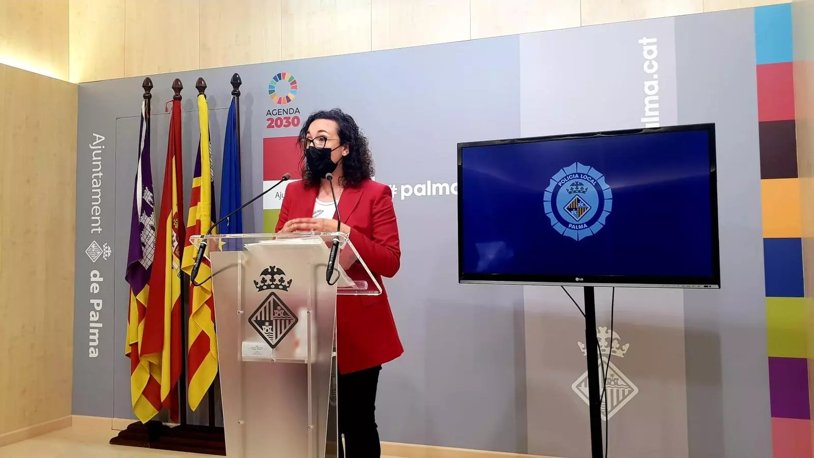 La regidora de Seguretat Ciutadana, Joana Adrover, durant la roda de premsa.