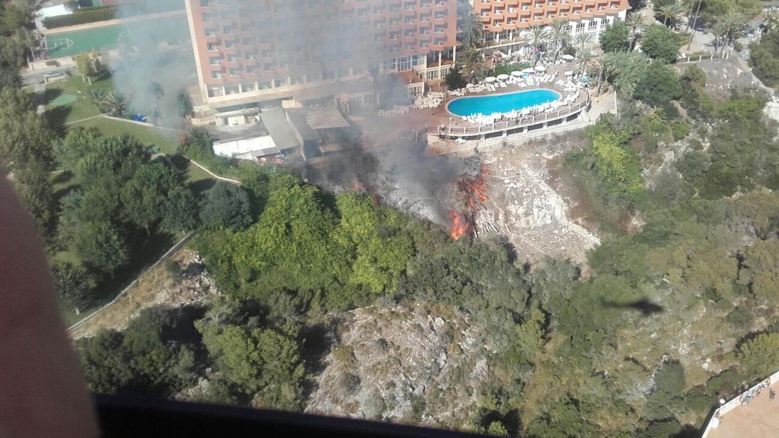 L'incendi ha afectat l'hotel Canarios Park.