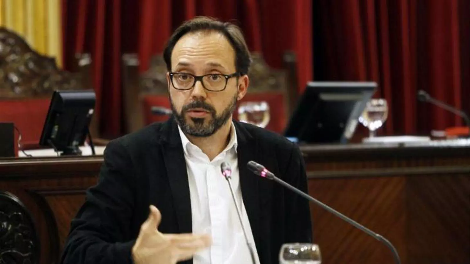El diputat Josep Castells en una intervenció al Parlament.