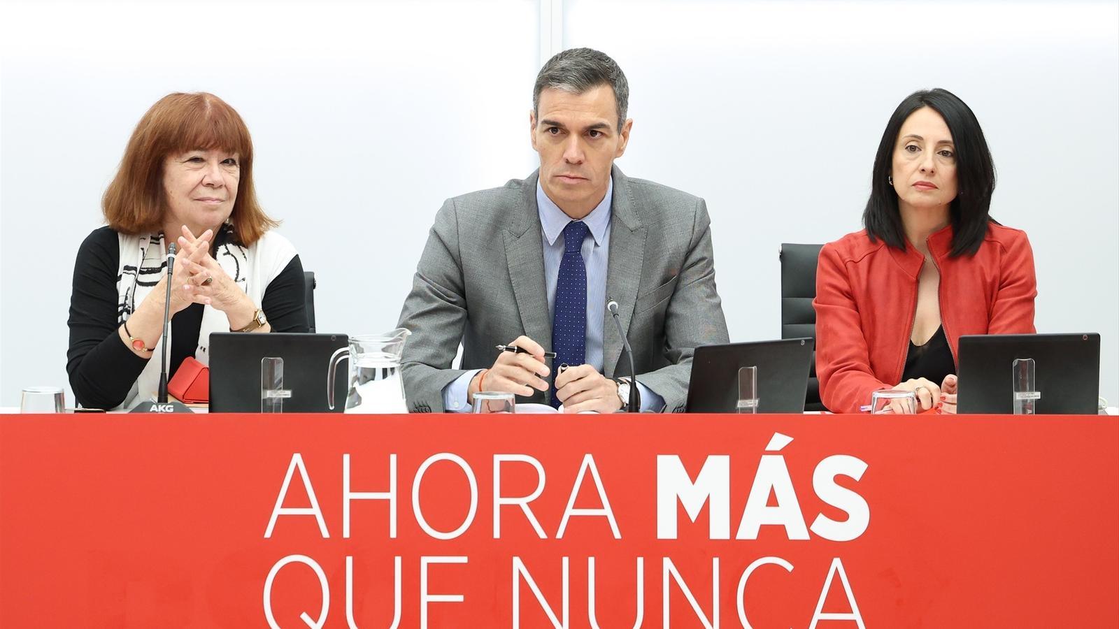 Cristina Narbona, Pedro Sánchez and Rebeca Torró during a meeting at the federal headquarters of the PSOE on May 18th