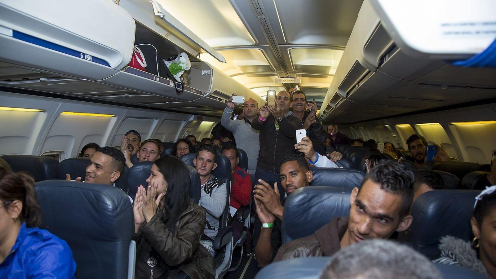 El govern d’Obama va anunciar ahir que facilitarà els viatges de ciutadans nord-americans a l’illa de Cuba.