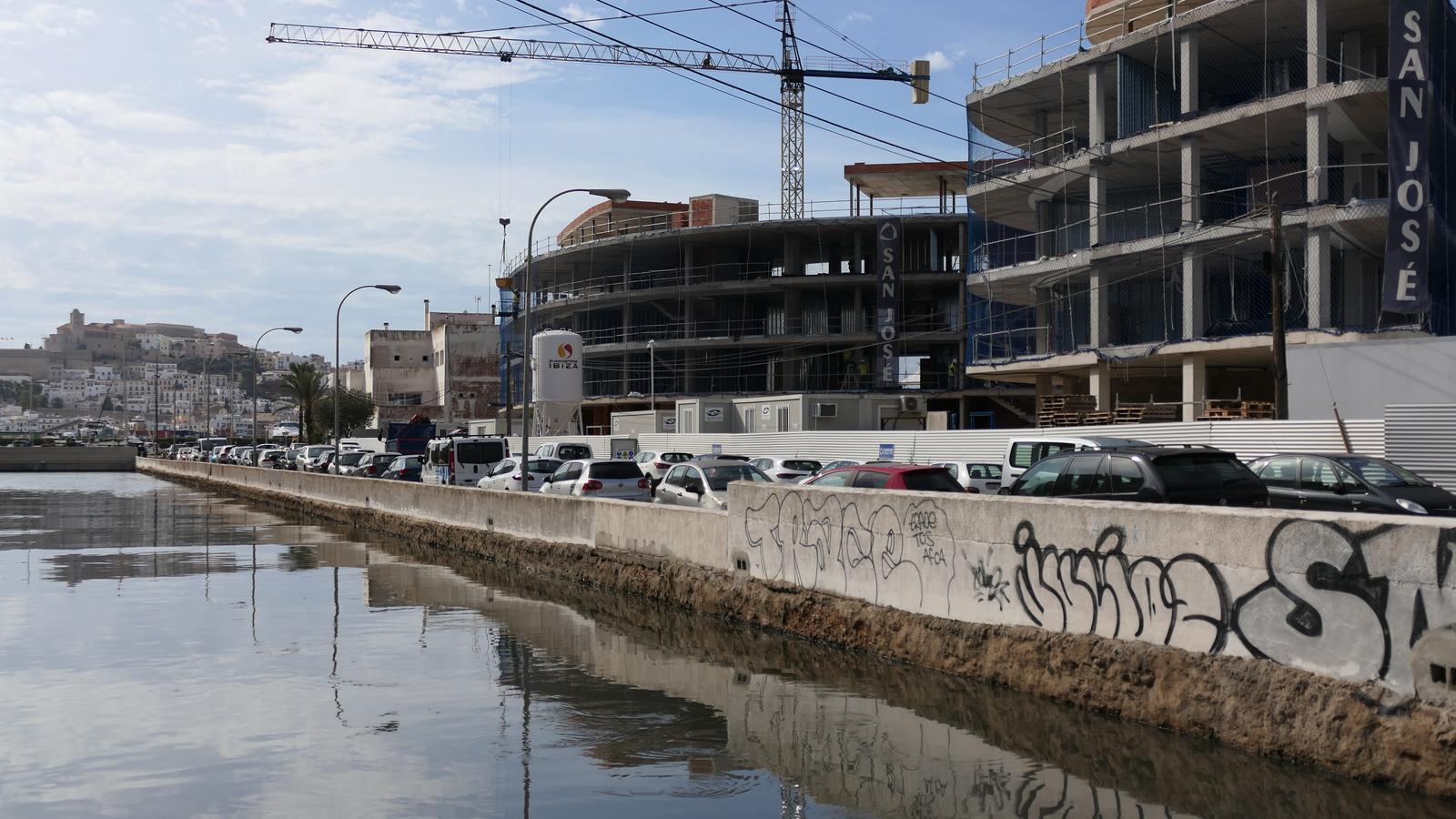 La promoción de lujo The N’Residences, en construcción en la avenida del 8 de agosto, en Ibiza.