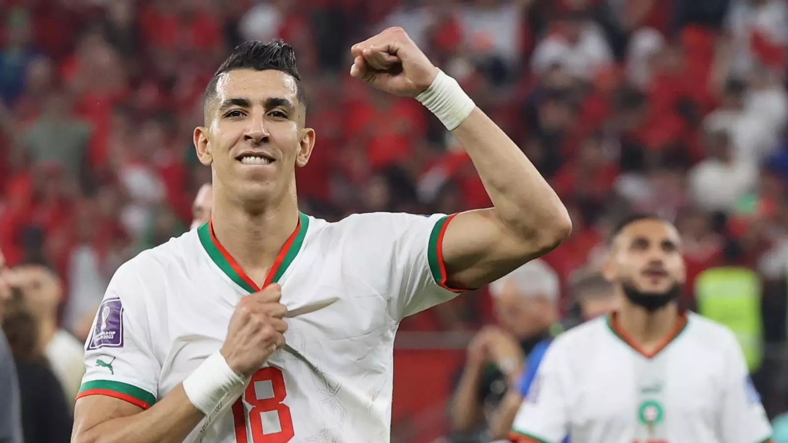 Jawad El Yamiq del Marroc celebra la victòria després del partit de futbol del grup F de la Copa del Món de la FIFA 2022 entre el Canadà i el Marroc a l'estadi Al Thumama de Doha, Qatar, l'1 de desembre de 2022