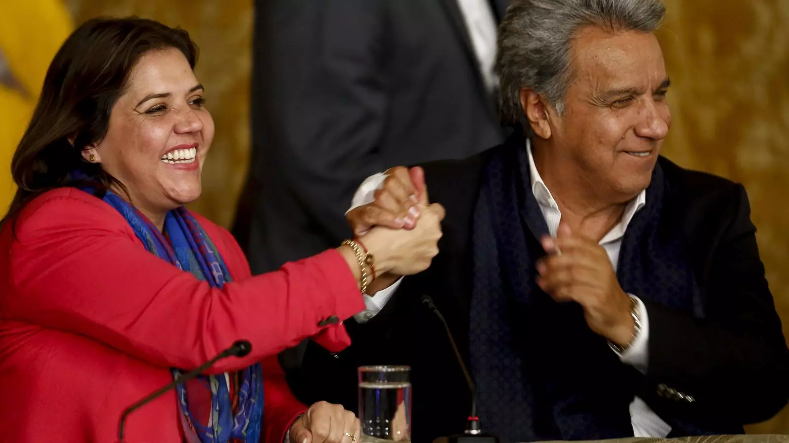 El president equatorià Lenín Moreno i la vicepresidenta Maria Alejandra Vicuña, celebren el resultat.