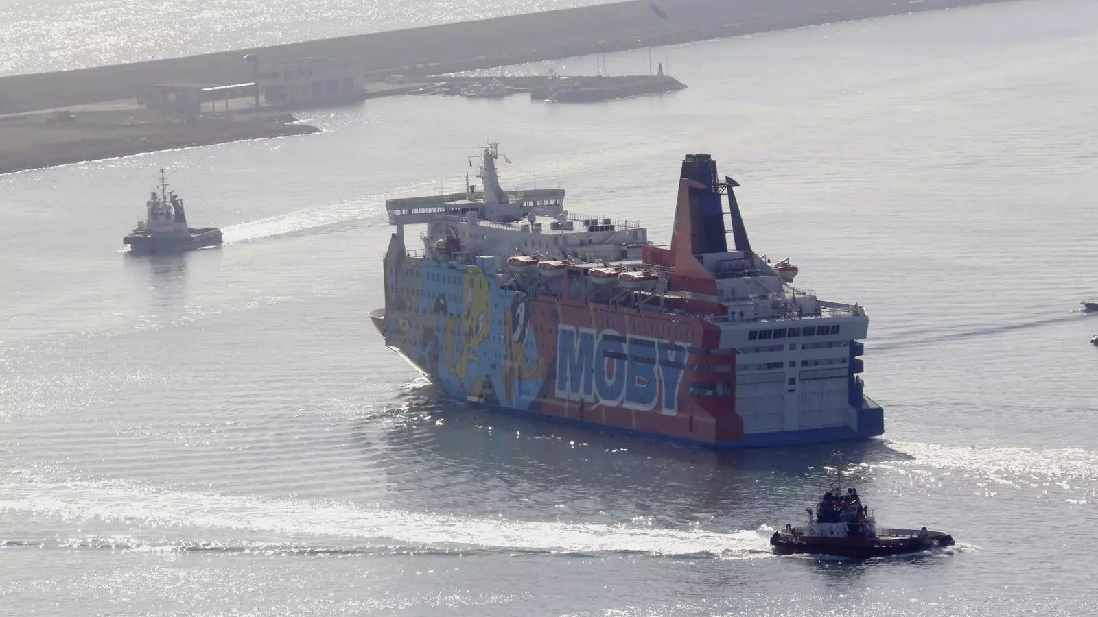 El vaixell del Piuet marxa del port de Barcelona després de 58 dies