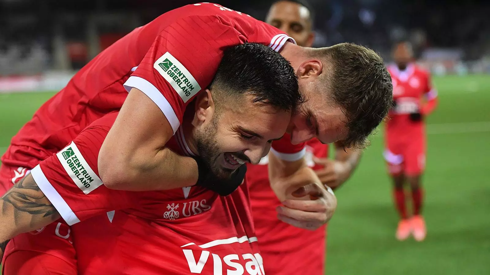 Genís Montolio celebrant el seu gol amb el Thun