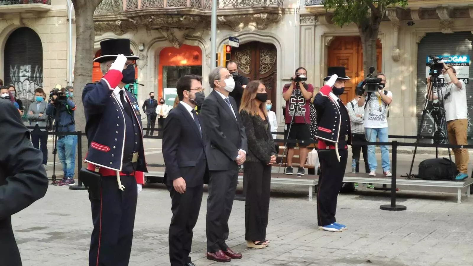 Imatge de Torra, Aragonés i Budó a l'ofrena floral a Rafael Casanova