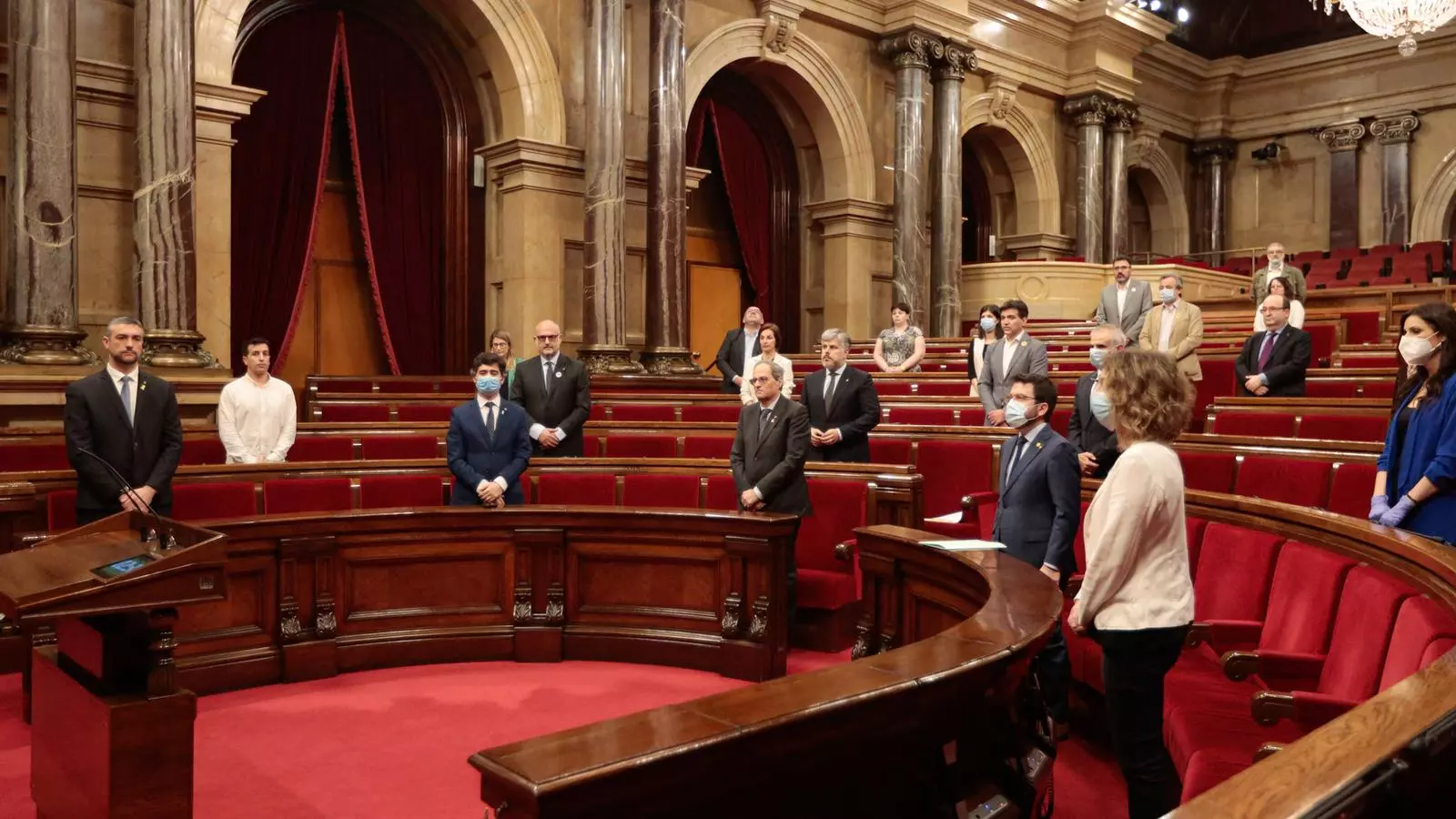 Minut de silenci al ple del Parlament per les víctimes del covid-19