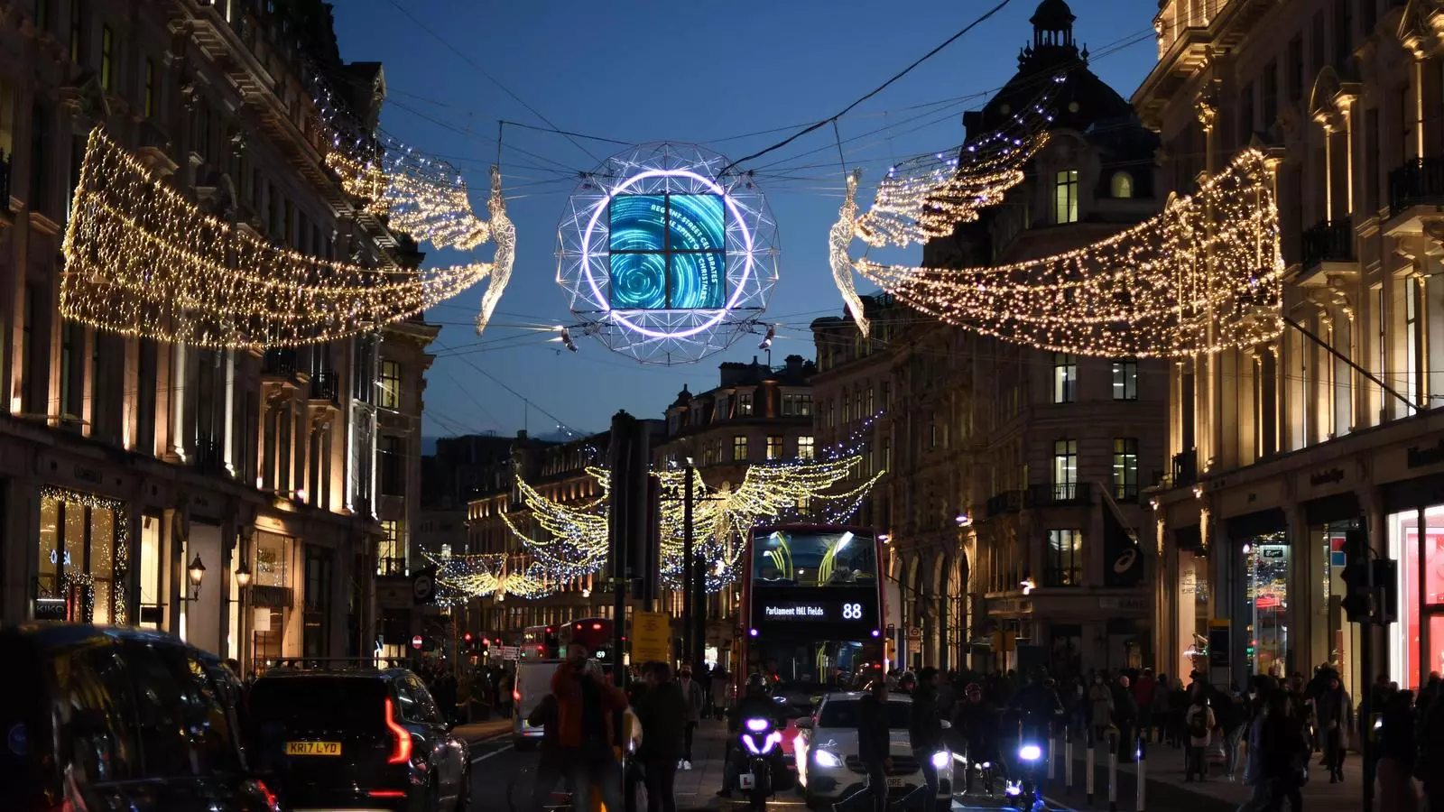 Una imatge de Regent Street, al centre de Londres, il·luminada per Nadal