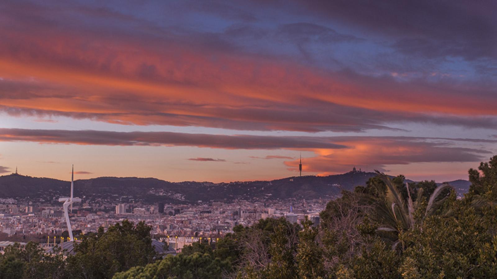 Posta de sol ahir a Barcelona / Albert Vàzquez