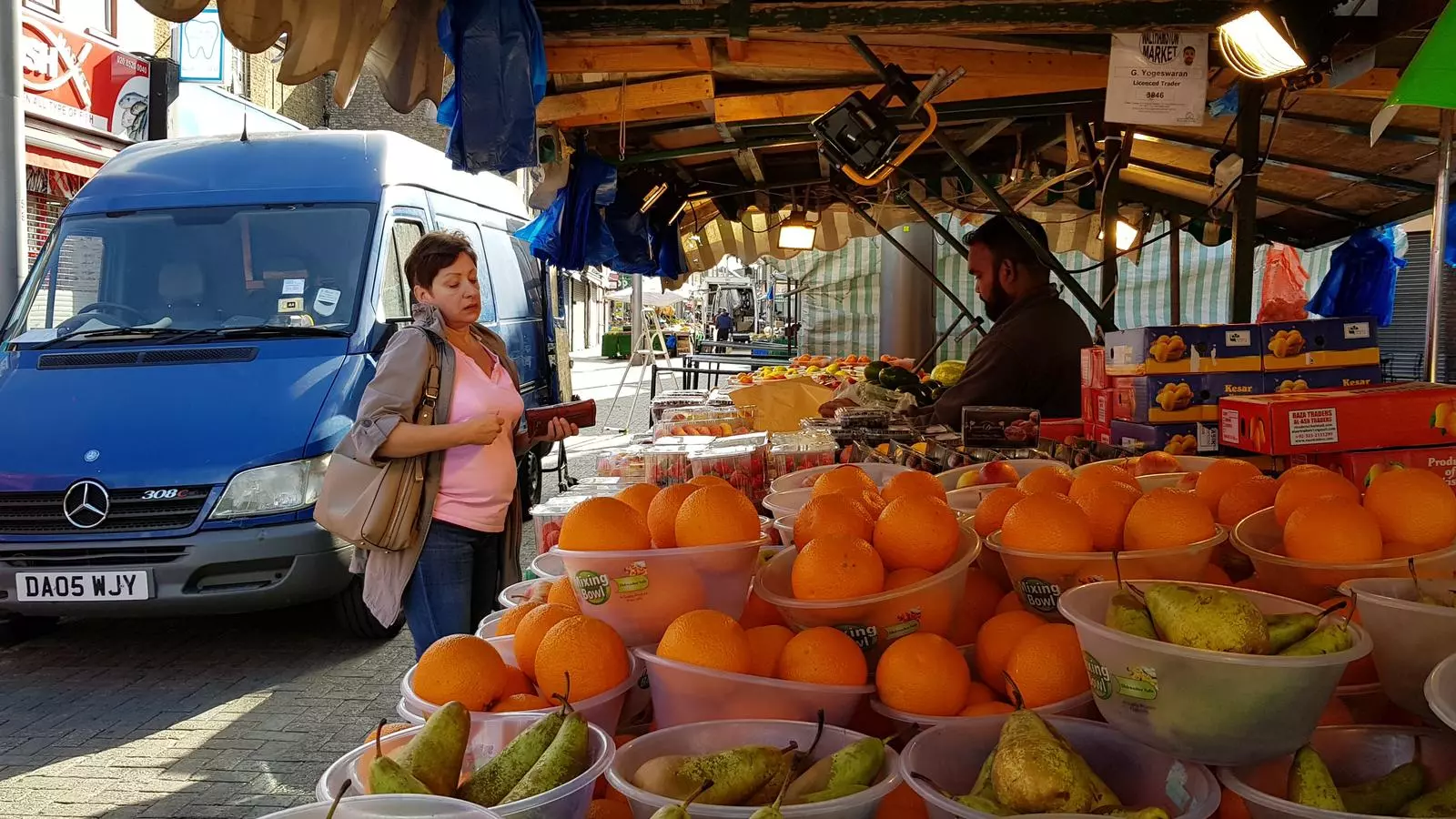 Una imatge del mercat a l'aire lliure de Walthamstow, de l'agost del 2019, on les vendes només s'accepten a canvi de diner en efectiu.