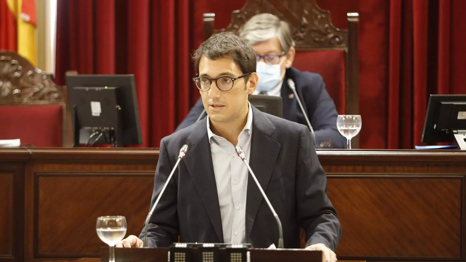 El conseller de Model Econòmic, Turisme i Treball, Iago Negueruela, durant la seva compareixença