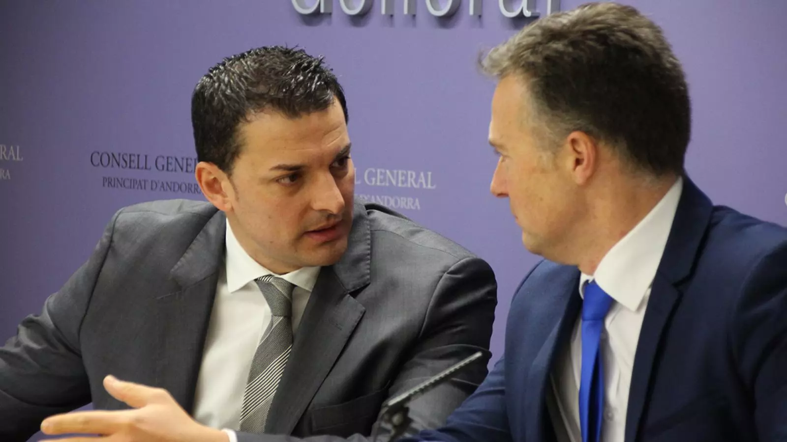 Els consellers generals liberals Jordi Gallardo i Ferran Costa a la roda de premsa d'aquest dilluns./ B. N.