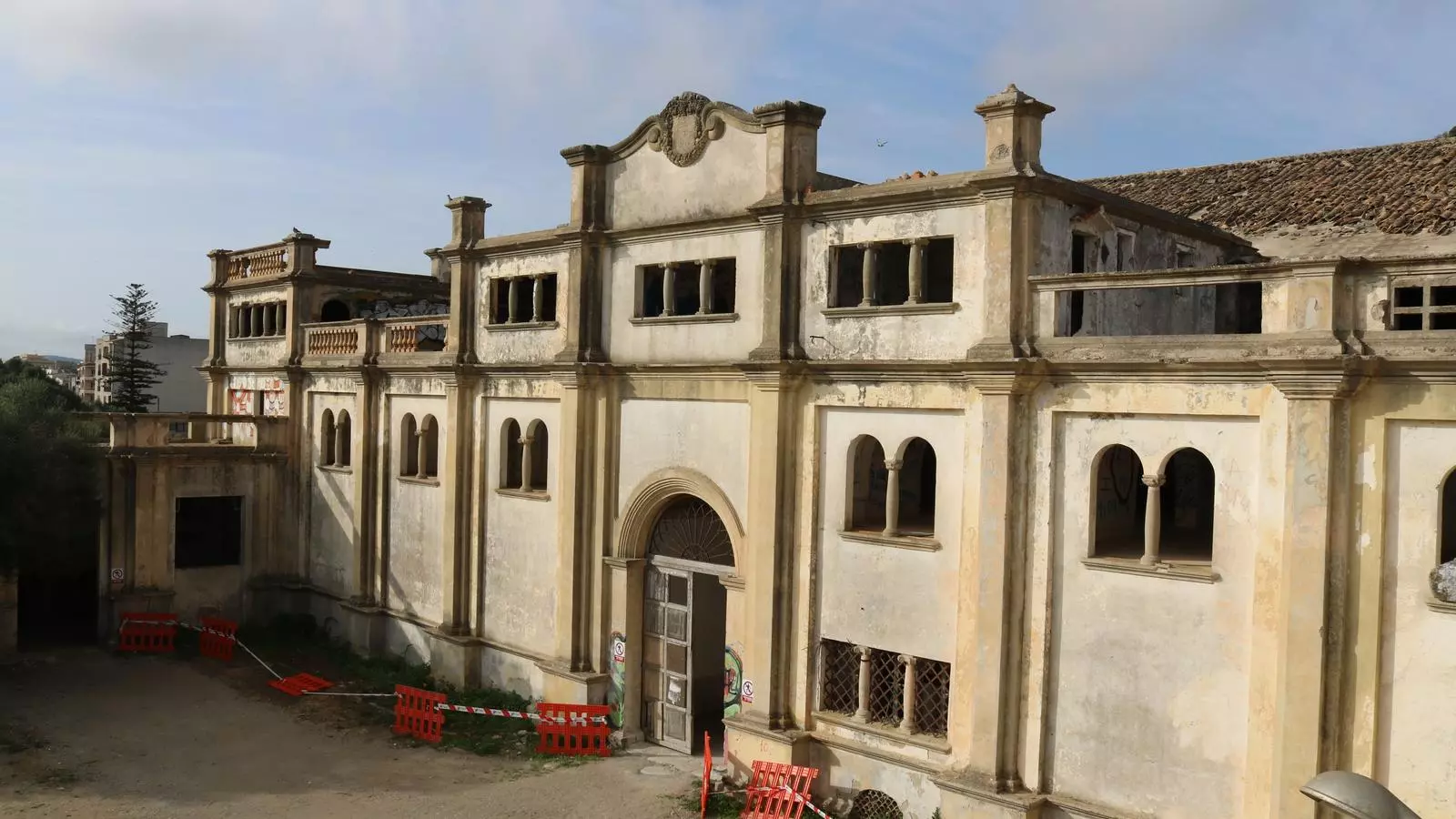 Façana de l'edifici Es Sindicat.