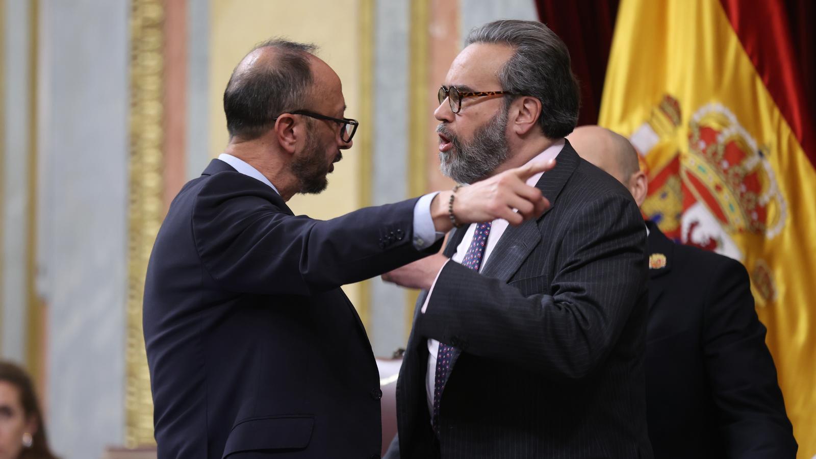 Momento en el cual el diputado de Vox José María Sánchez se encaró al vicepresidente del Congreso, Alfonso Rodríguez Gómez de Celis