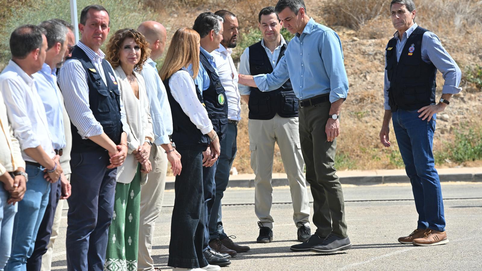 Sánchez arrives at the forward command post to follow the Los Gallardos (Almeria) fire.