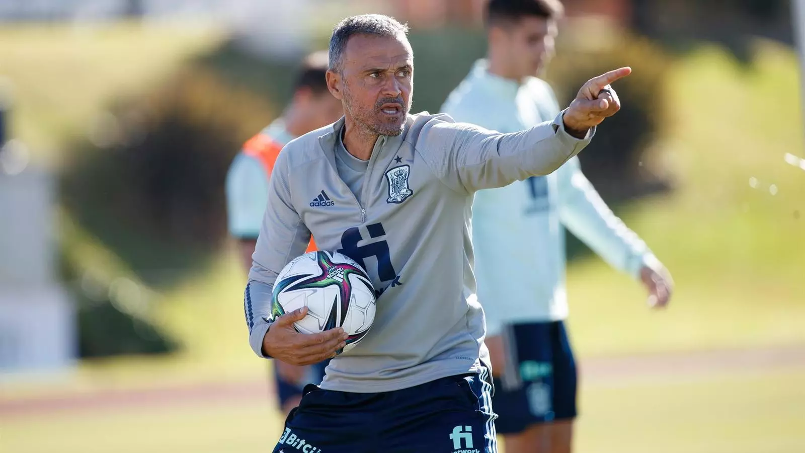 Luis Enrique, dirigint un entrenament de la selecció espanyola