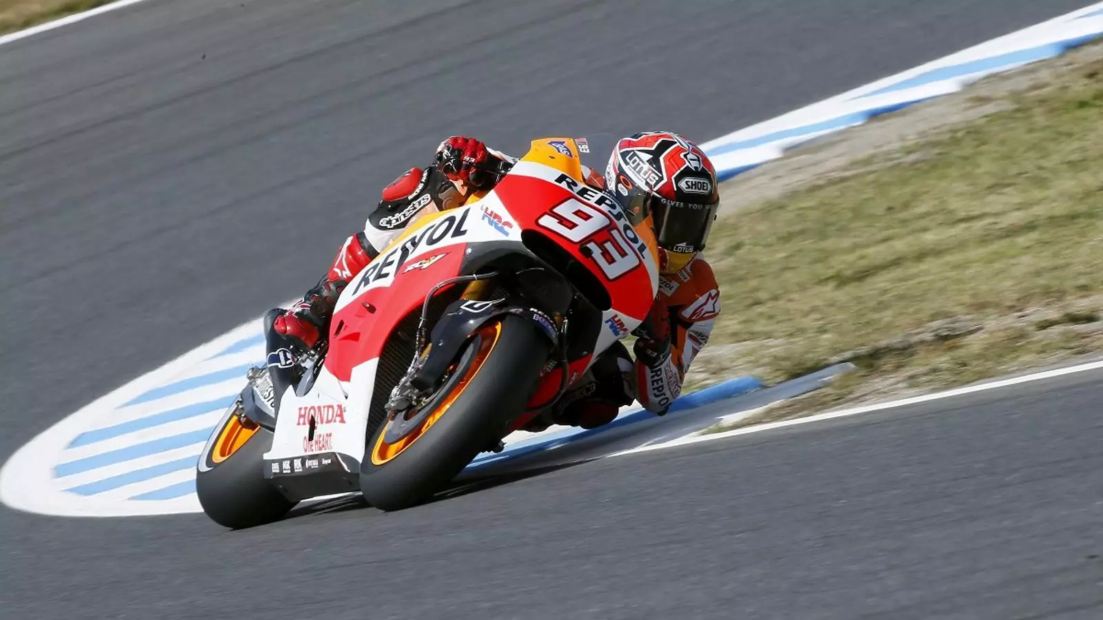 Marc Márquez, en acció al circuit de Motegi / KIMIMASA MAYAMA / EFE
